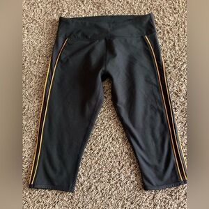Like New capri sports leggings
